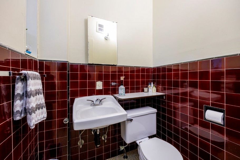 151 E Kings Road North Vancouver, BC - 20