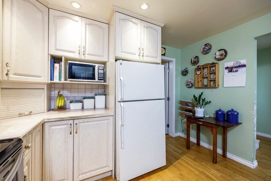 145 E Kings Road North Vancouver, BC - 12