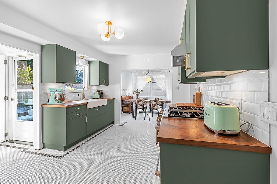 1335 W 22nd Street North Vancouver, BC - 13