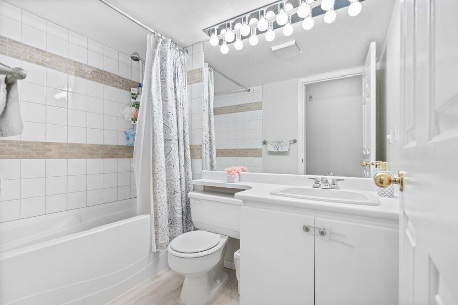 303 106 W Kings Road North Vancouver, BC - 15