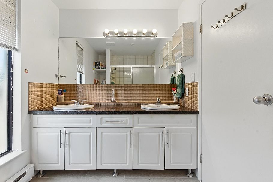 2968 W 20th Avenue Vancouver, BC - 12