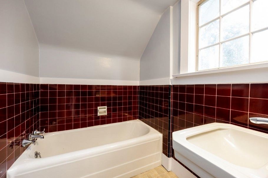 151 E Kings Road North Vancouver, BC - 19