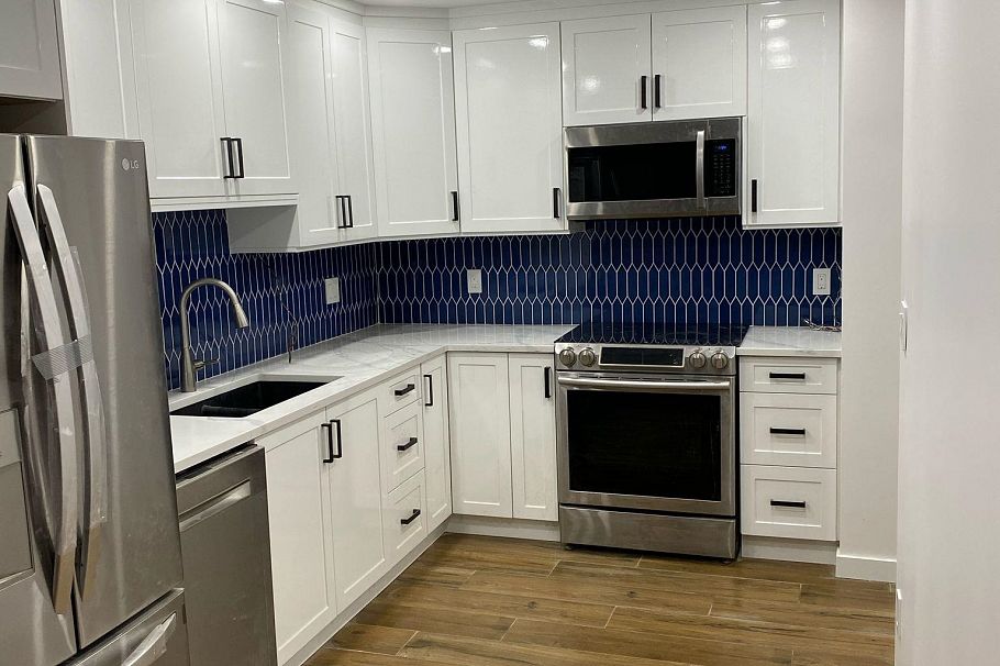 406 1515 E Broadway Vancouver, BC - 1