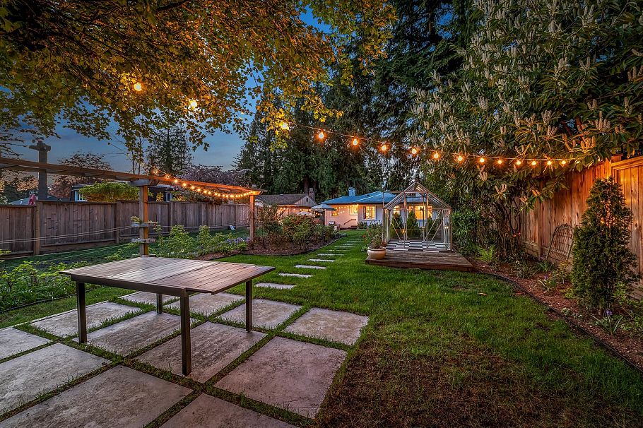 1335 W 22nd Street North Vancouver, BC - 33