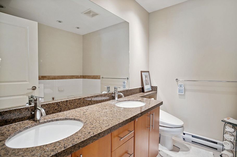 7411 Columbia Street Vancouver, BC - 20