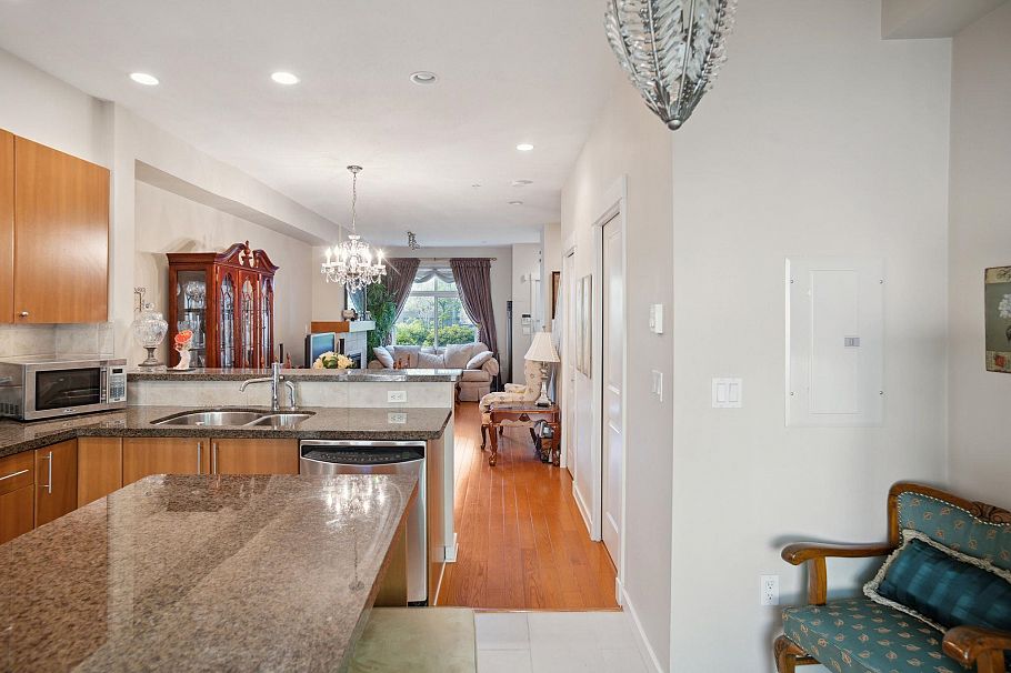 7411 Columbia Street Vancouver, BC - 12