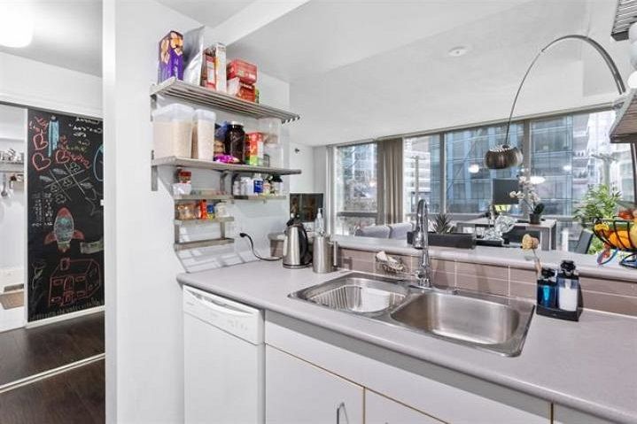 203 588 Broughton Street Vancouver, BC - 5