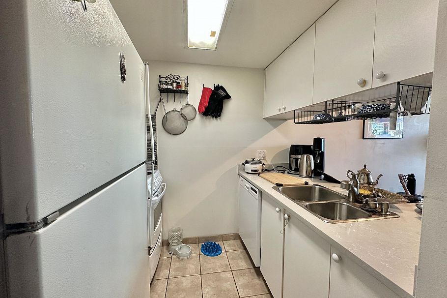 1205 1188 Howe Street Vancouver, BC - 11