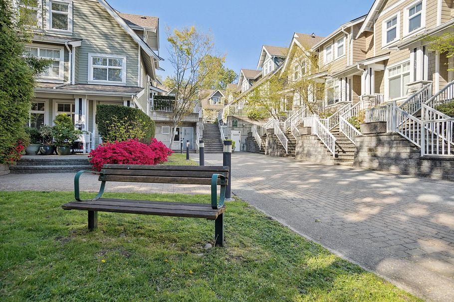 7411 Columbia Street Vancouver, BC - 31