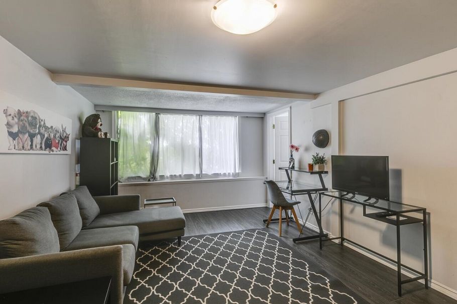 1577 E 26th Avenue Vancouver, BC - 26