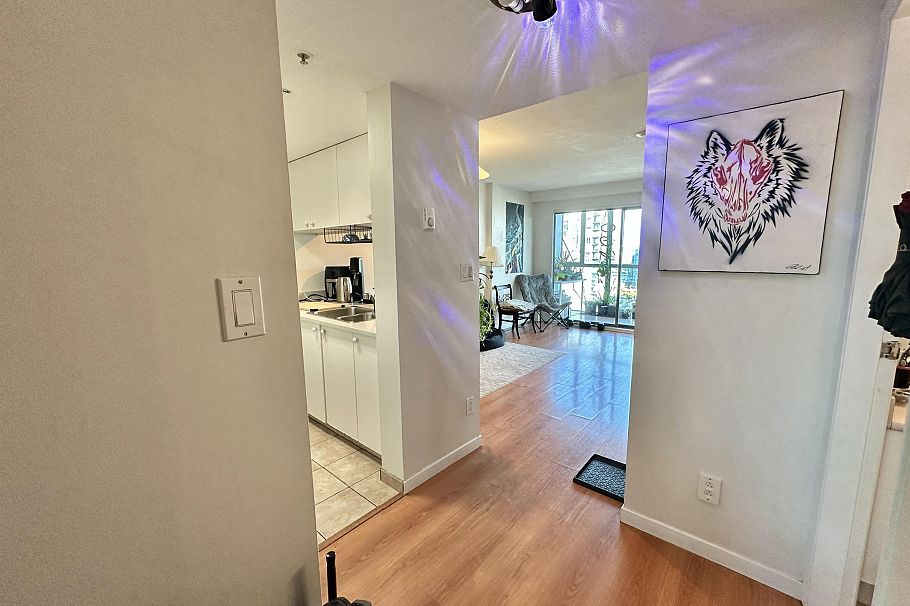 1205 1188 Howe Street Vancouver, BC - 12