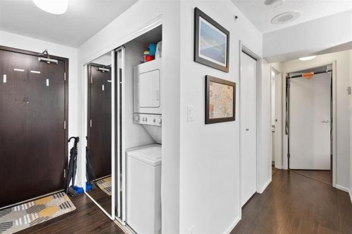 203 588 Broughton Street Vancouver, BC - 3