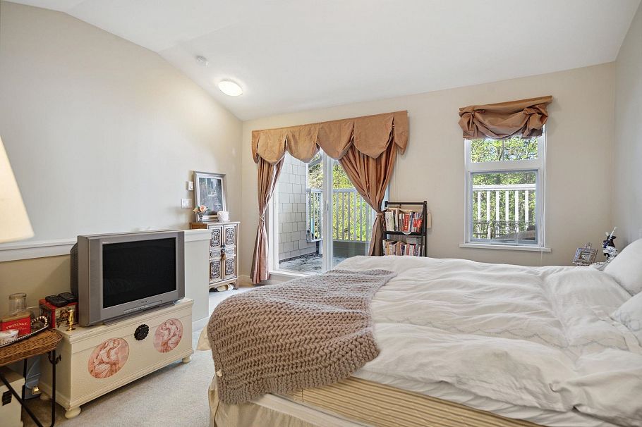 7411 Columbia Street Vancouver, BC - 18