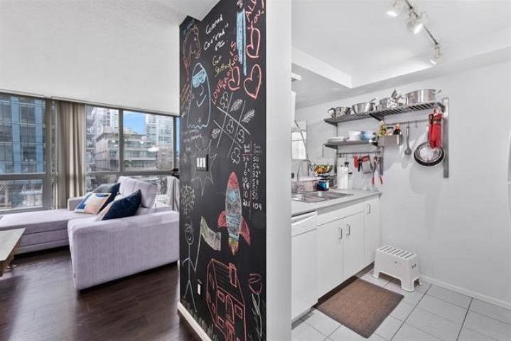 203 588 Broughton Street Vancouver, BC - 6