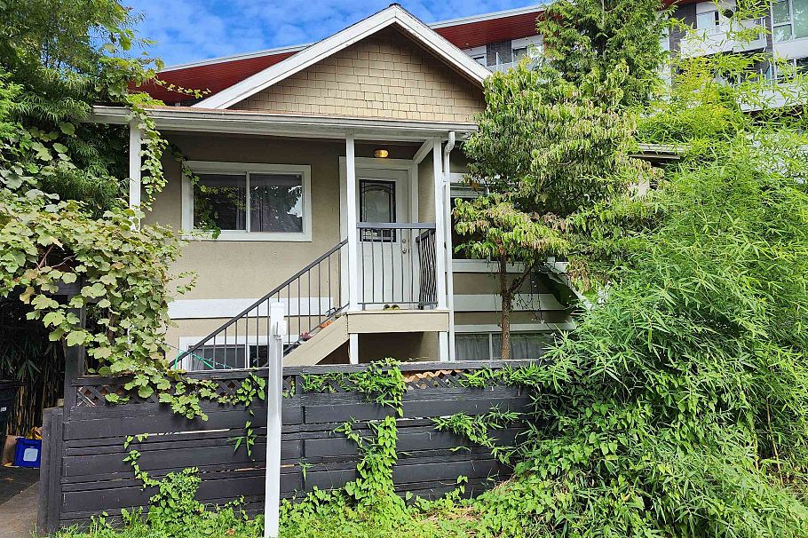 1577 E 26th Avenue Vancouver, BC - 1