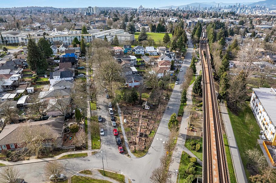 2235 E 24th Avenue Vancouver, BC - 3