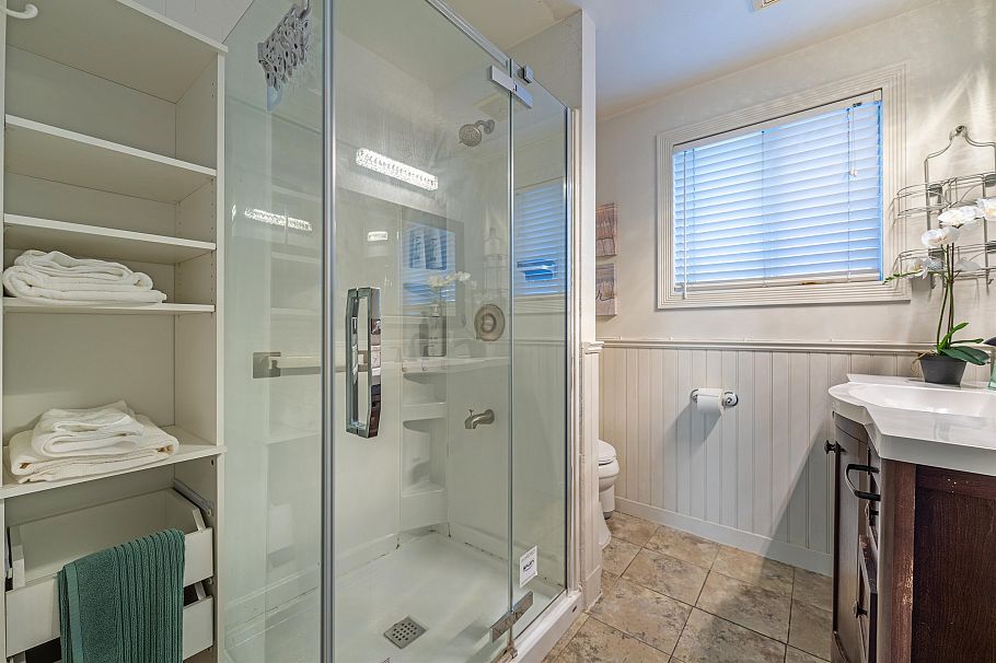 2085 W 45th Avenue Vancouver, BC - 3