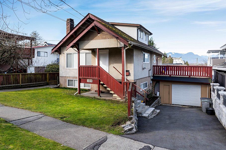 2219 E 24th Avenue Vancouver, BC - 1