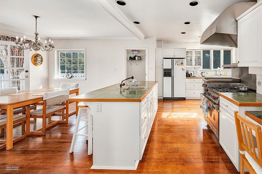 1355 W 33rd Avenue Vancouver, BC - 14