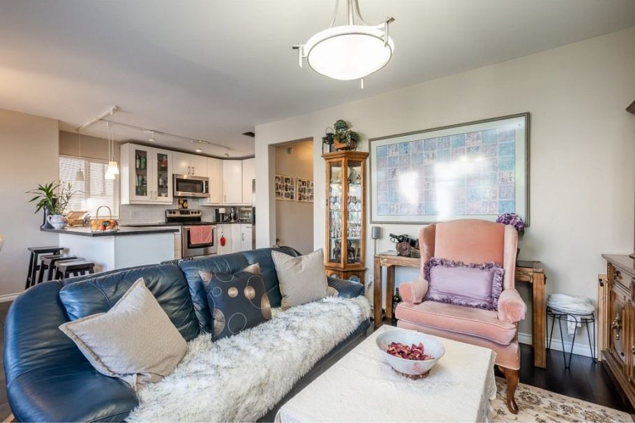 1528 Bond Street North Vancouver, BC - 17