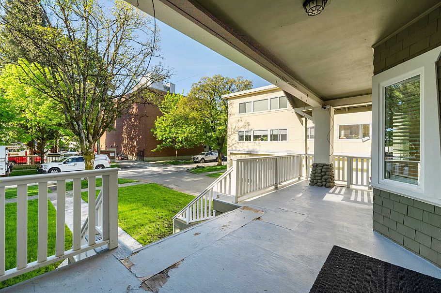 2085 W 45th Avenue Vancouver, BC - 26