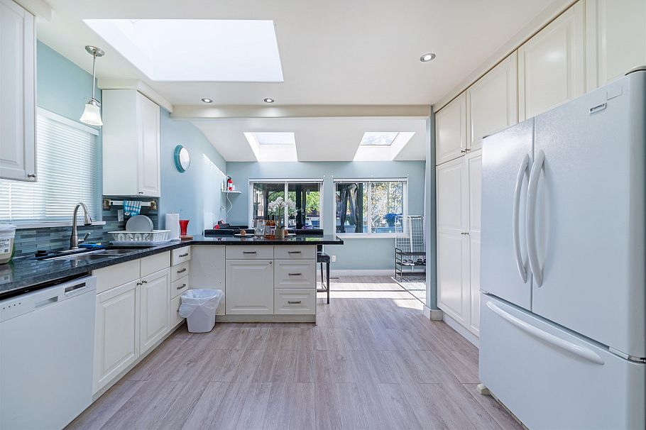 2085 W 45th Avenue Vancouver, BC - 13