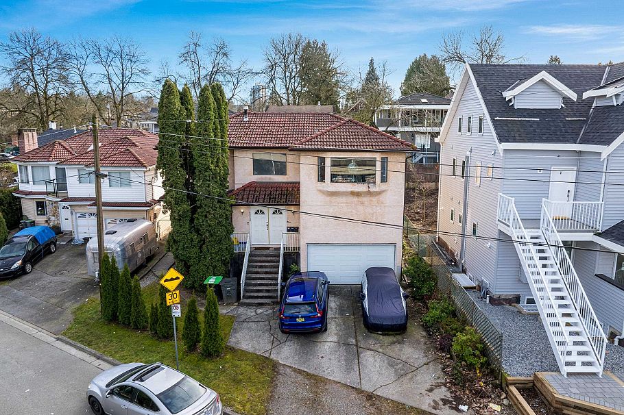 2246 Vanness Avenue Vancouver, BC - 1