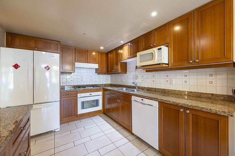 205 638 W 45th Avenue Vancouver, BC - 9