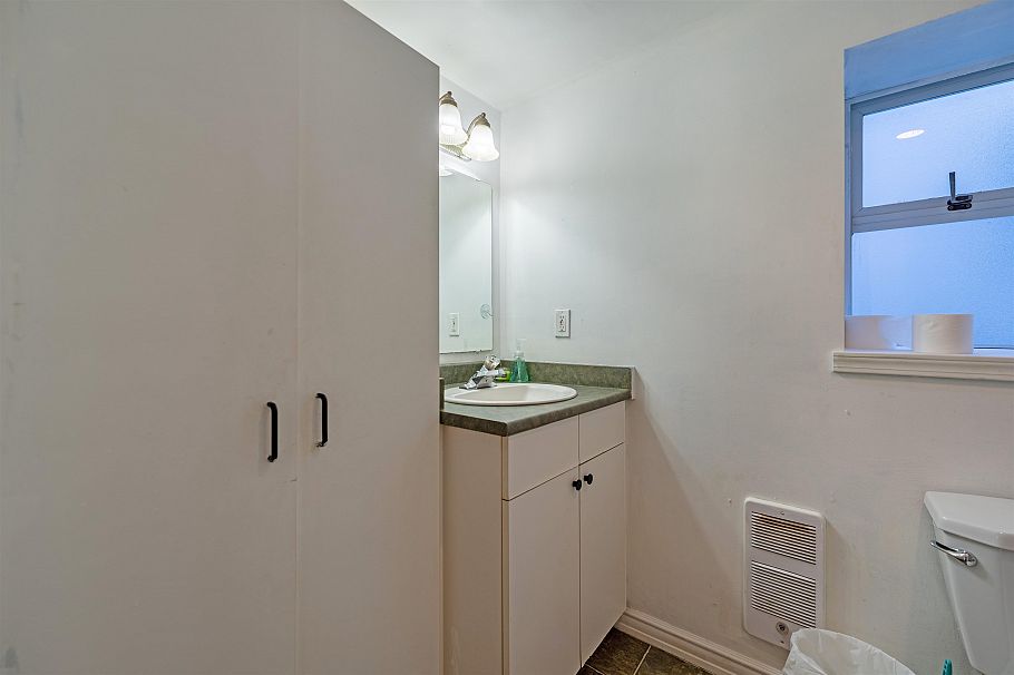 2085 W 45th Avenue Vancouver, BC - 31