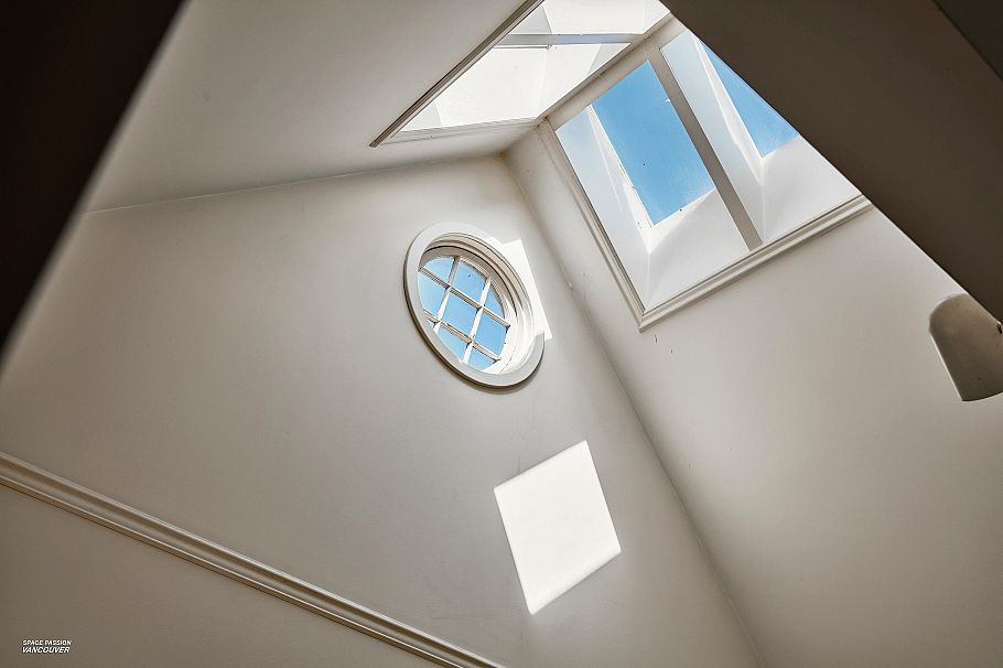 1355 W 33rd Avenue Vancouver, BC - 9