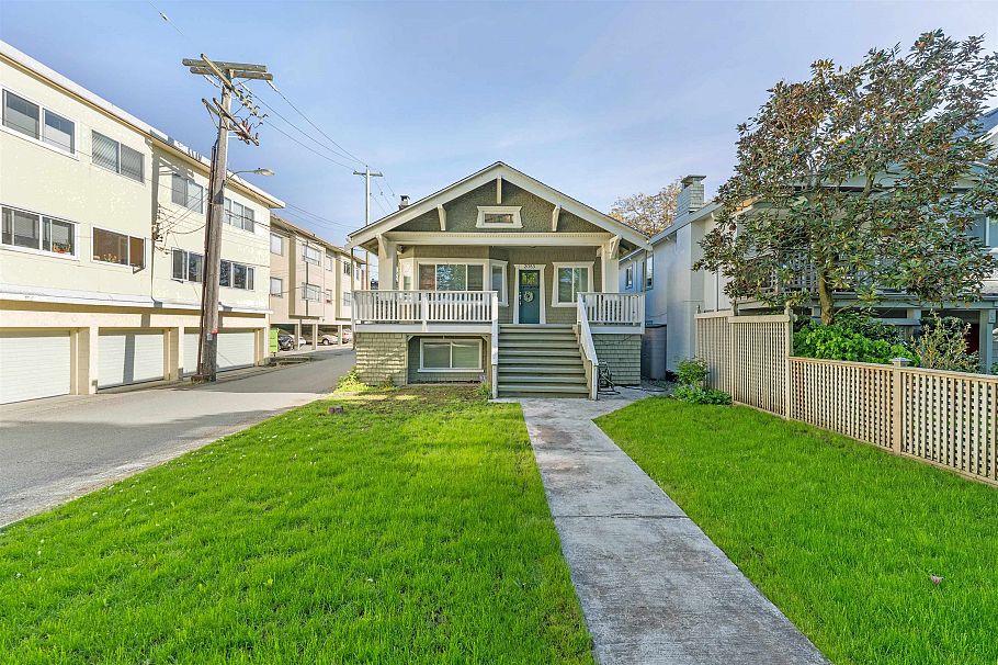 2085 W 45th Avenue Vancouver, BC - 2