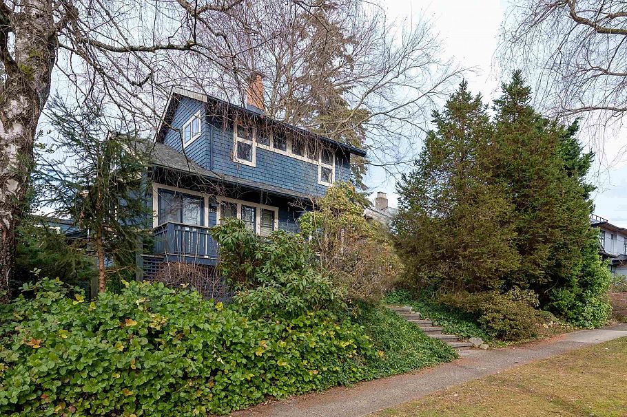 4253 W 13th Avenue Vancouver, BC - 1