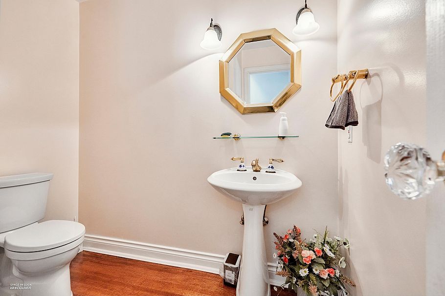 1355 W 33rd Avenue Vancouver, BC - 20