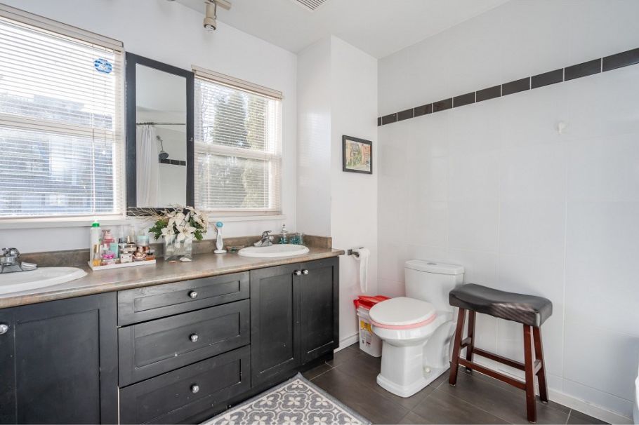 1528 Bond Street North Vancouver, BC - 21