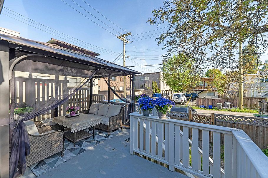 2085 W 45th Avenue Vancouver, BC - 25