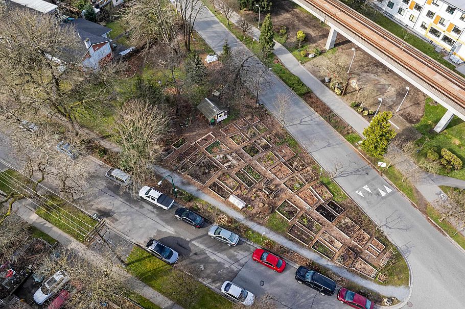 2255 E 24th Avenue Vancouver, BC - 3