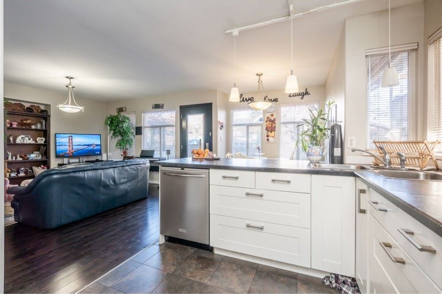 1528 Bond Street North Vancouver, BC - 12