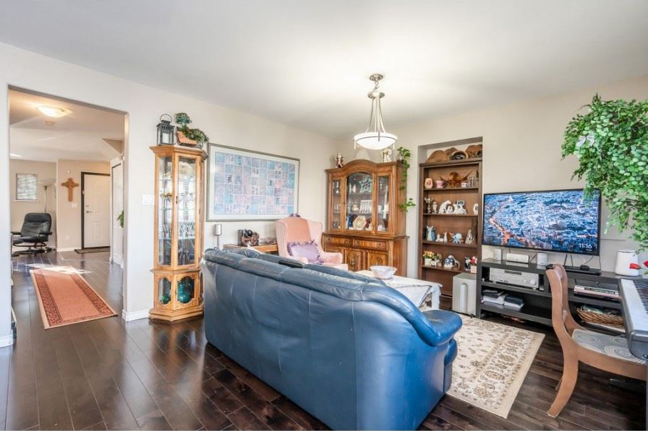 1528 Bond Street North Vancouver, BC - 15