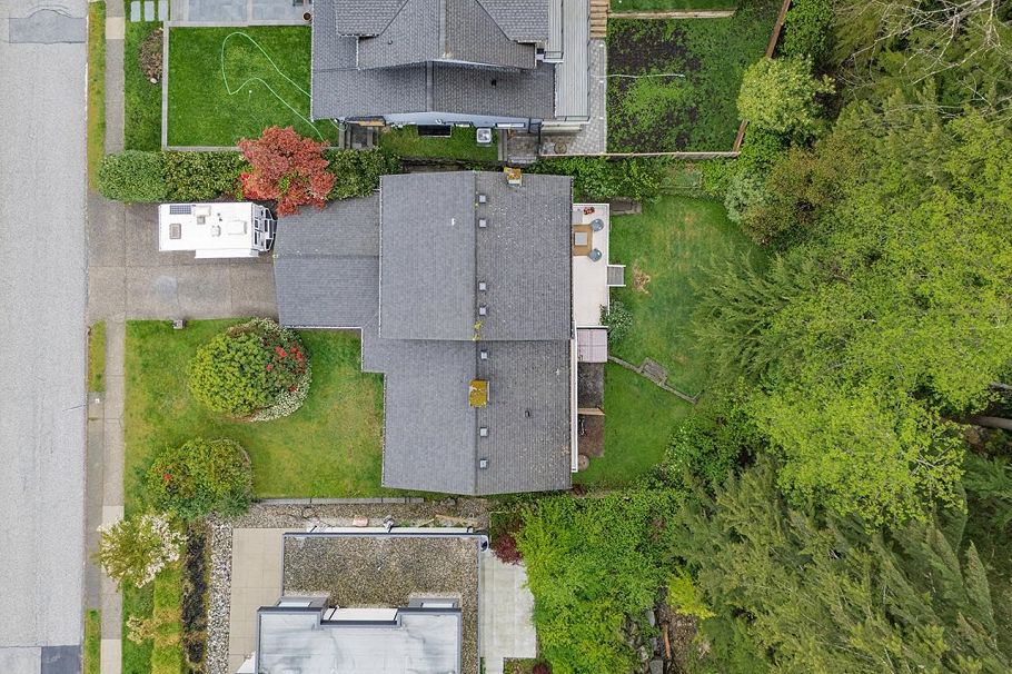 5178 Cliffridge Avenue North Vancouver, BC - 5