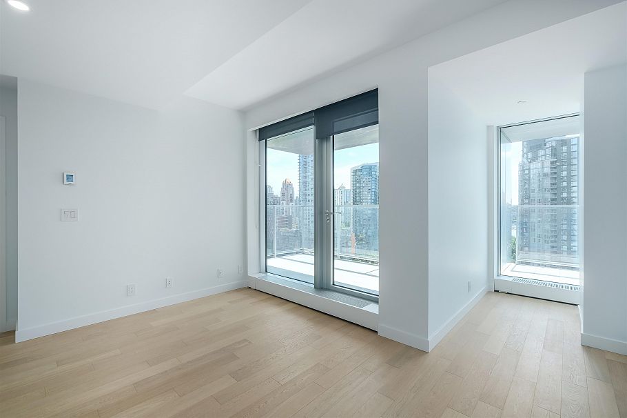 2102 1480 Howe Street Vancouver, BC - 3