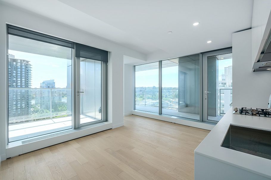 2102 1480 Howe Street Vancouver, BC - 2