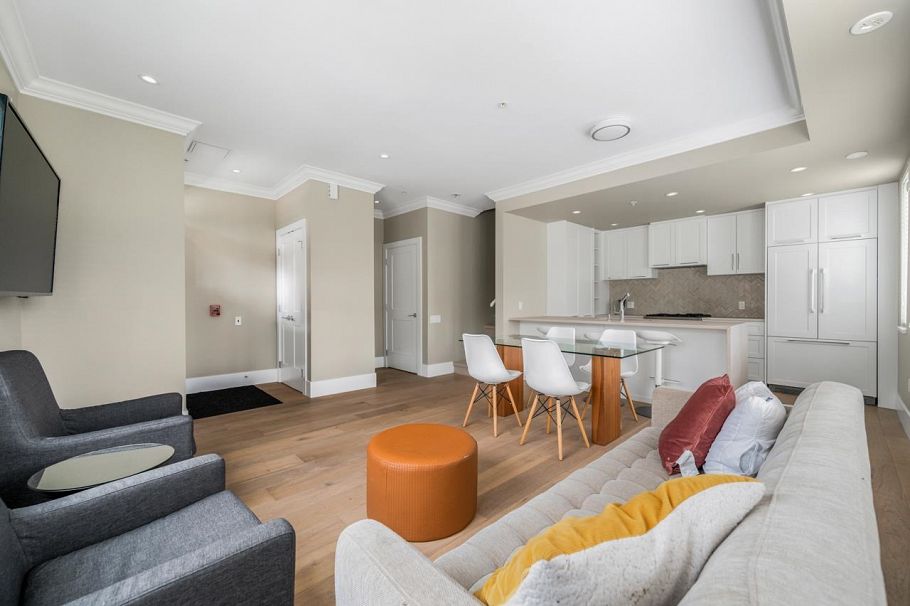 484 W 59th Avenue Vancouver, BC - 3