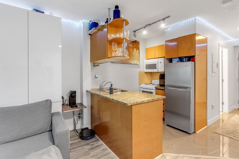 214 1189 Howe Street Vancouver, BC - 7