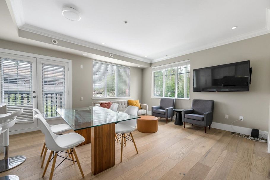 484 W 59th Avenue Vancouver, BC - 4