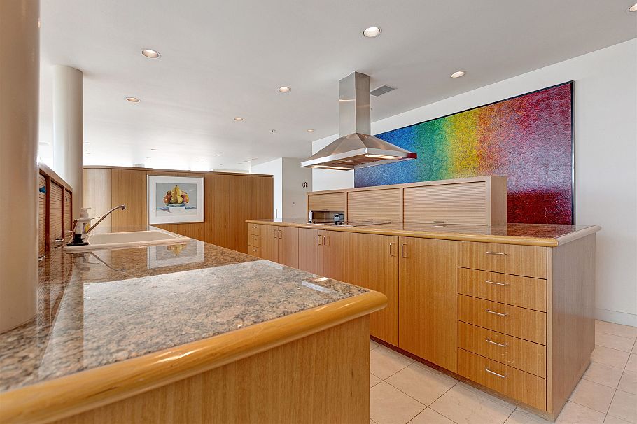 1600 1919 Beach Avenue Vancouver, BC - 11