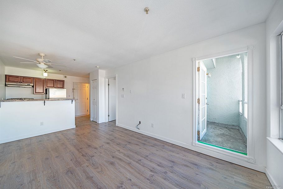 304 5520 Joyce Street Vancouver, BC - 5