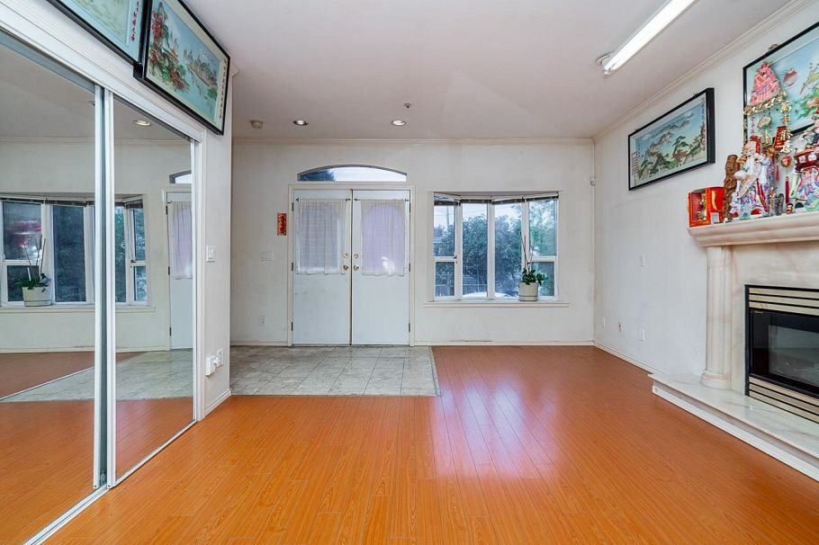 3288 School Avenue Vancouver, BC - 4