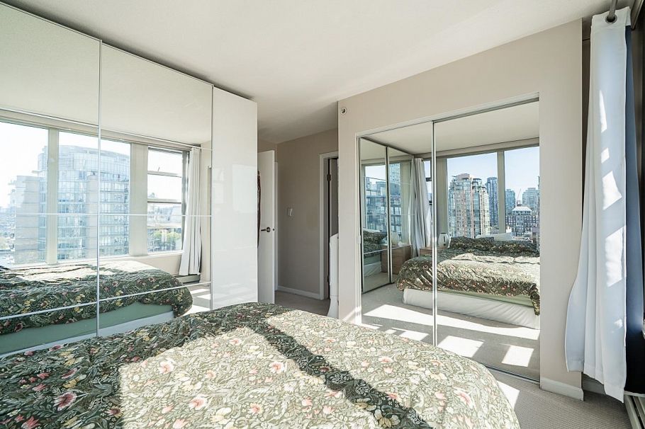 2005 1228 Marinaside Crescent Vancouver, BC - 25