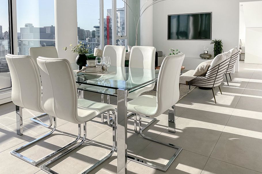 3703 689 Abbott Street Vancouver, BC - 1