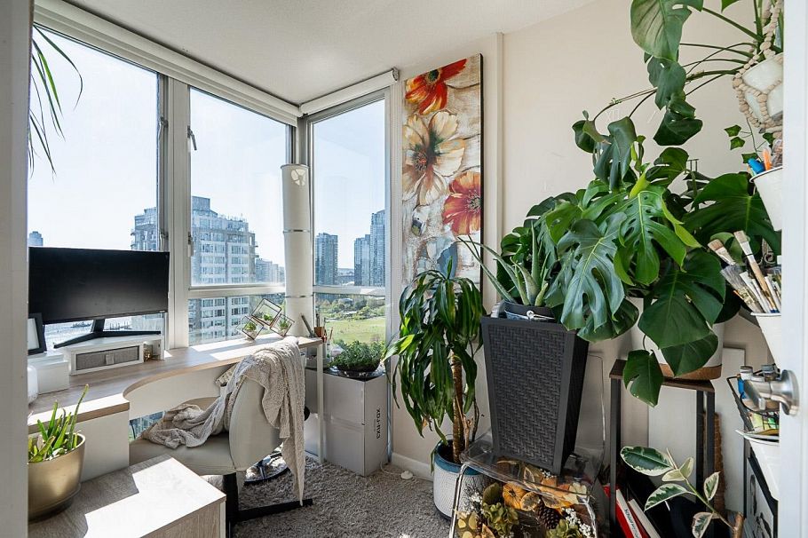 2005 1228 Marinaside Crescent Vancouver, BC - 19